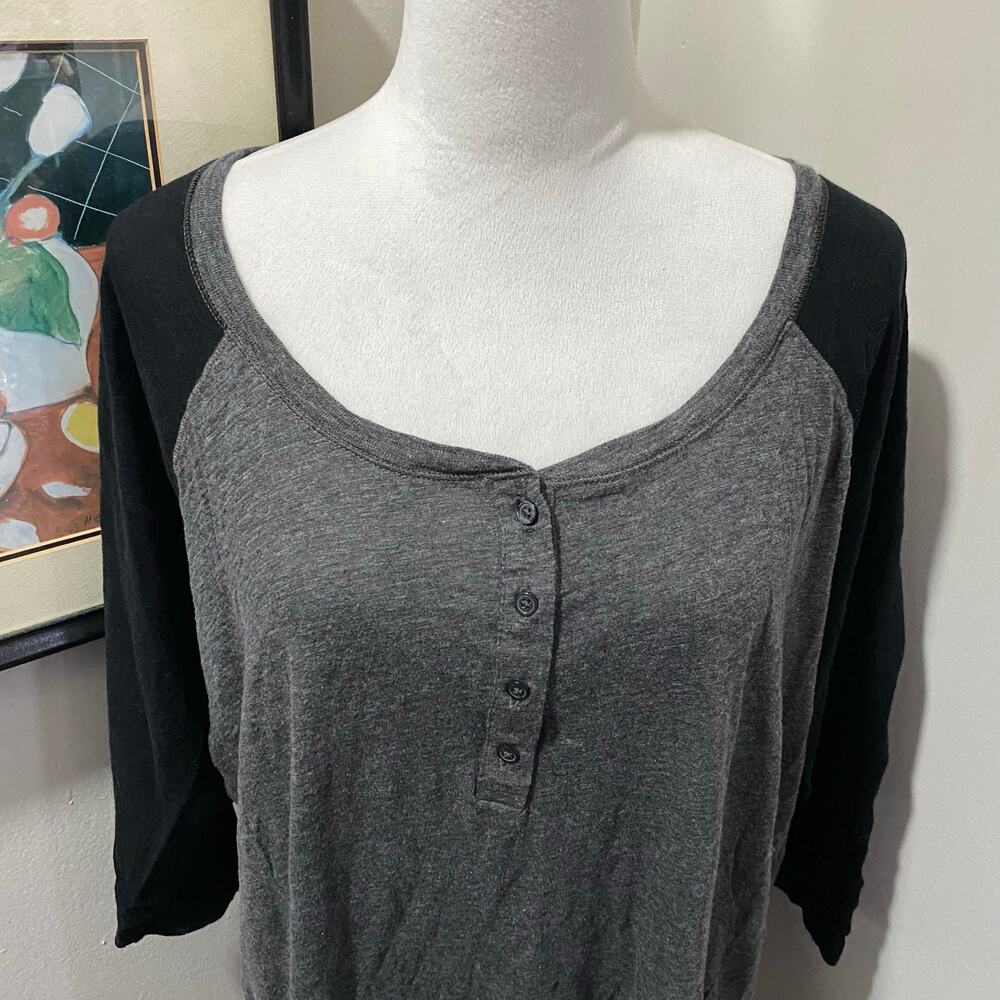 Torrid Black and Grey Baseball-Style Tee Plus Size 2 = 2X Casual Top T-Shirt